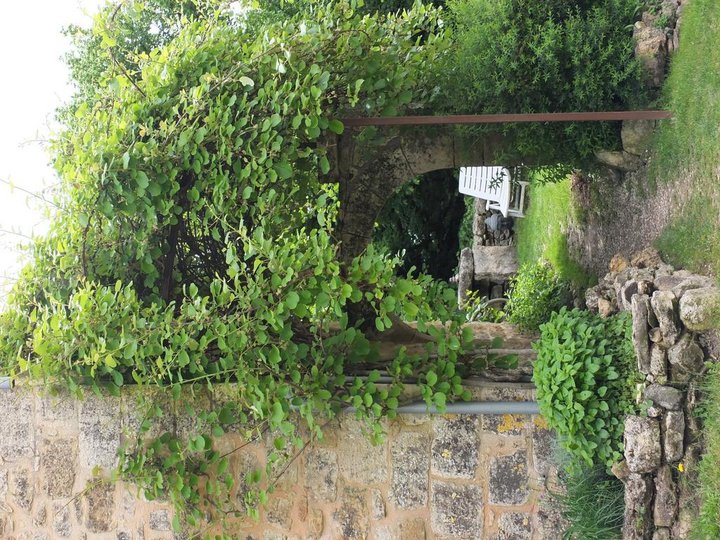 Gite Et Chambres D'Hotes - Sur Le Chemin Des Sens アゼラ エクステリア 写真